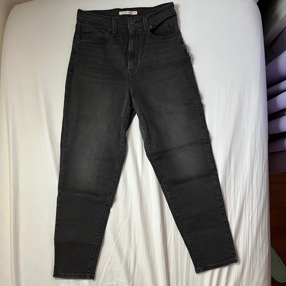 Levi’s black High Waisted Mom Jeans size 27